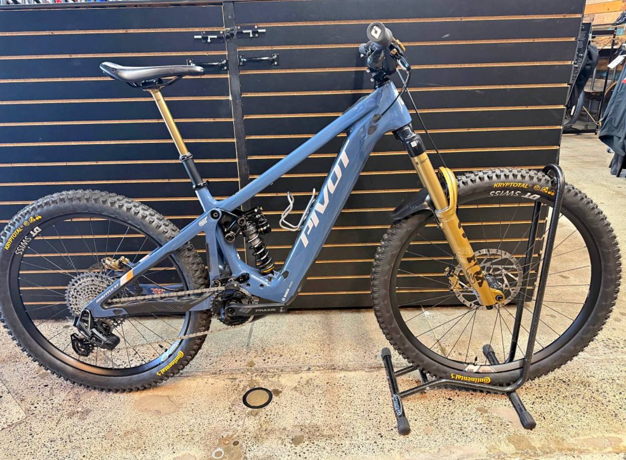 PIVOT SHUTTLE LT 2025 PIVOT SHUTTLE LT 2025